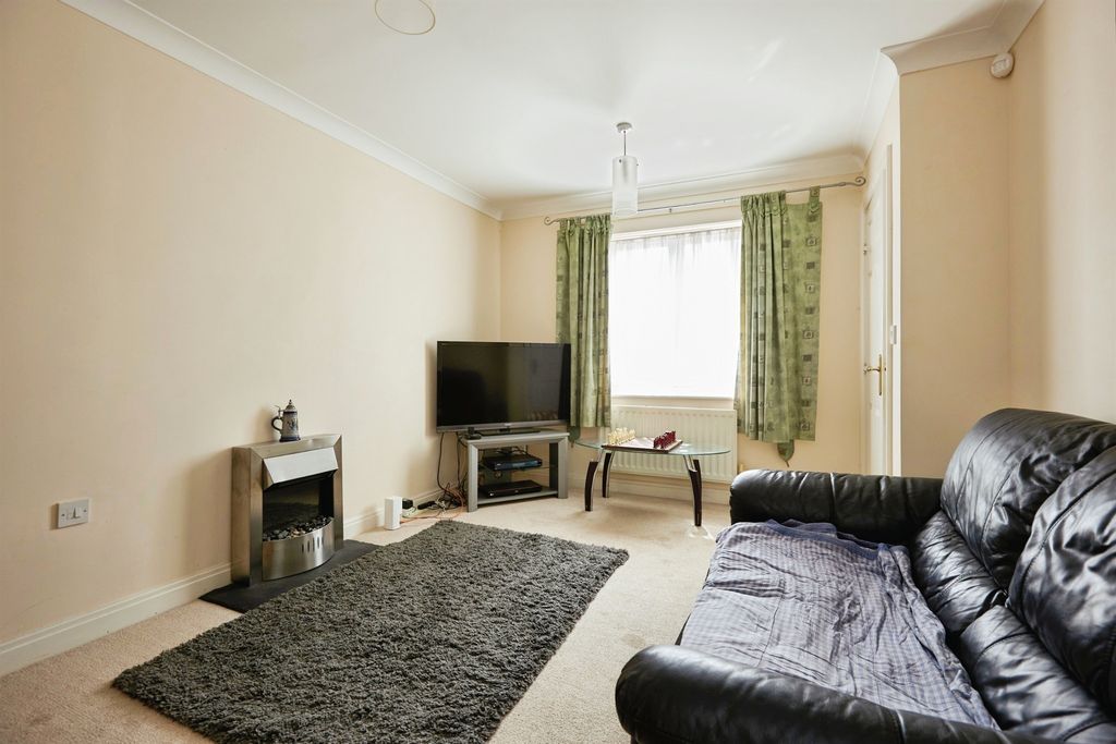 Property photo 3 of 11