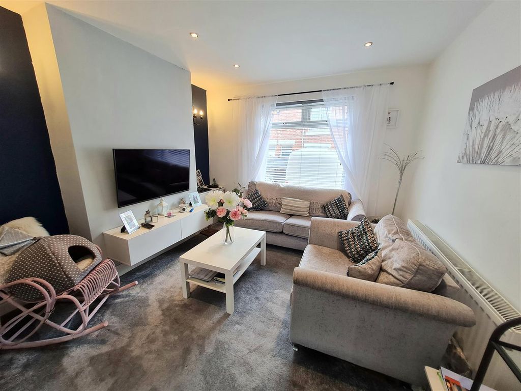 Property photo 3 of 9 Living Room