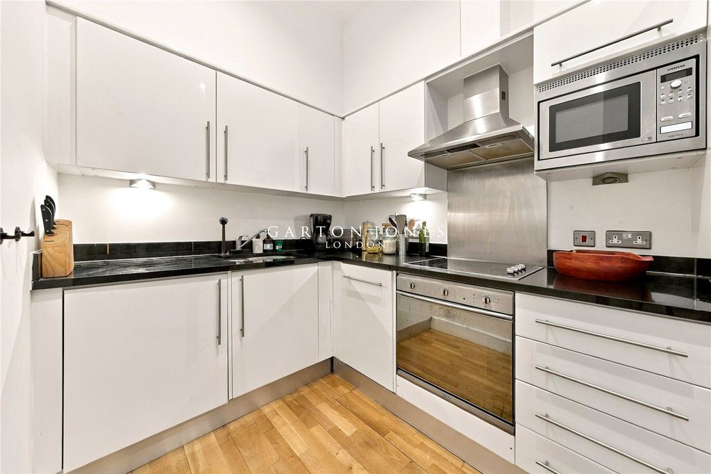 Property photo 2 of 14 Kitchen