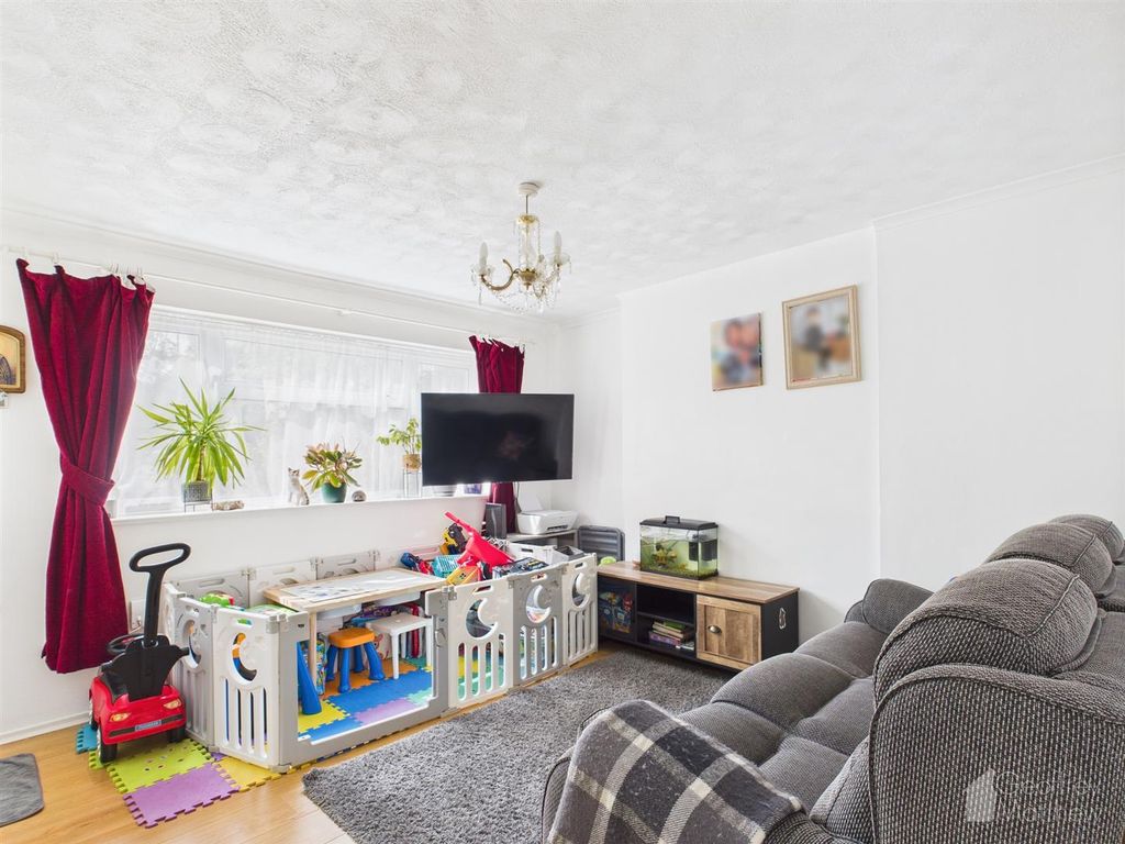 Property photo 2 of 11