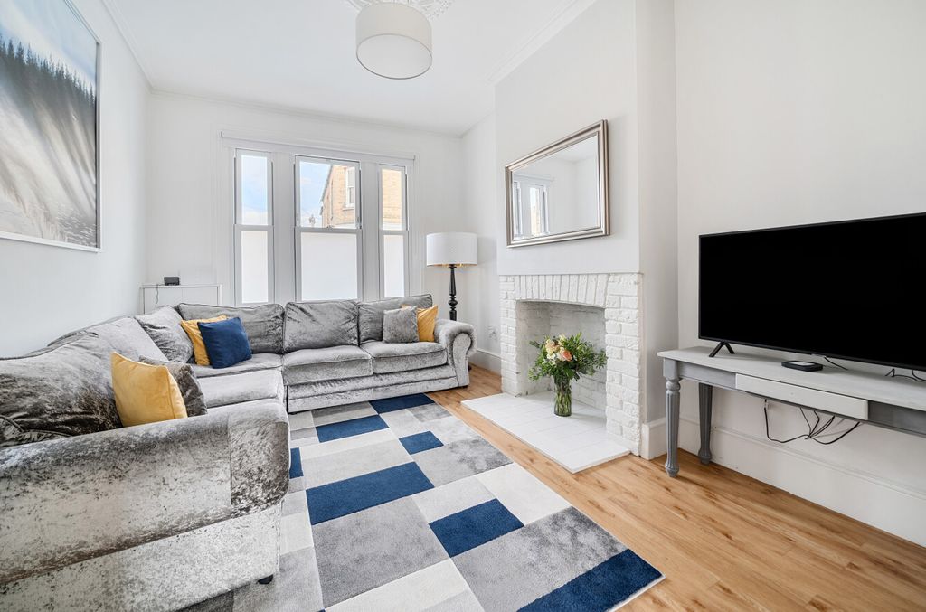 Property photo 2 of 22 1314444-1-685Eb9A...