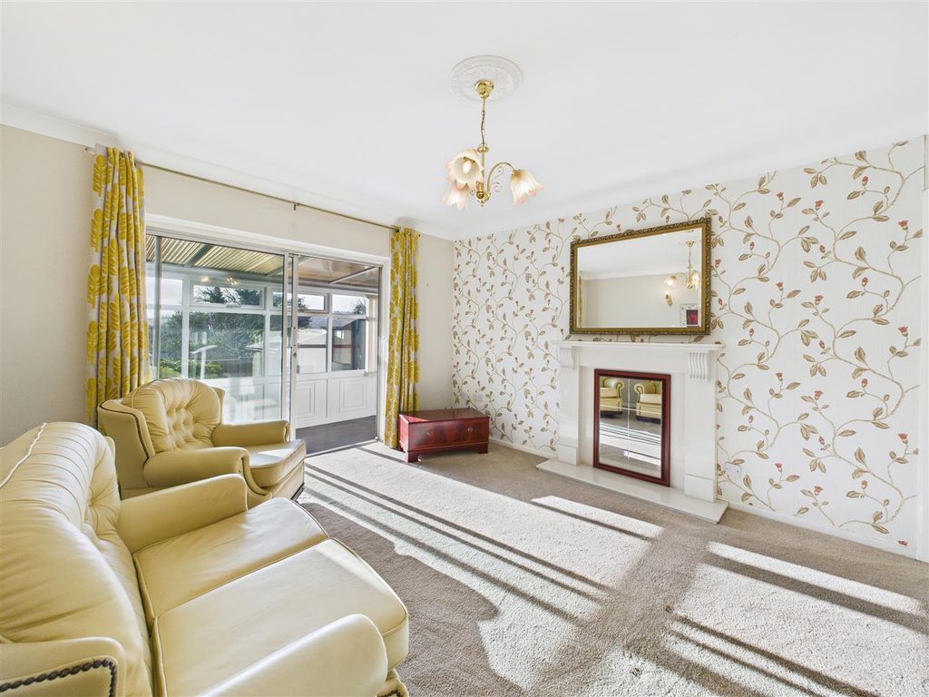 Property photo 3 of 16 Cam05476G0-Pr0110-Still020.Jpg