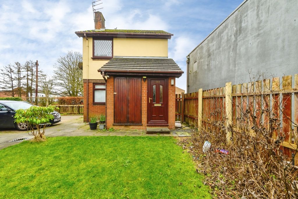 Property photo 1 of 12 External