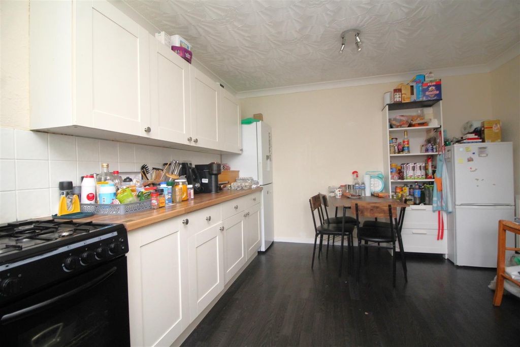 Property photo 3 of 11 Kitchen 2 .Jpg