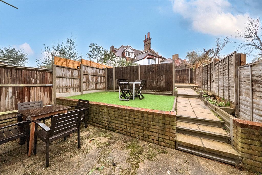 Property photo 2 of 11 Picture No. 21