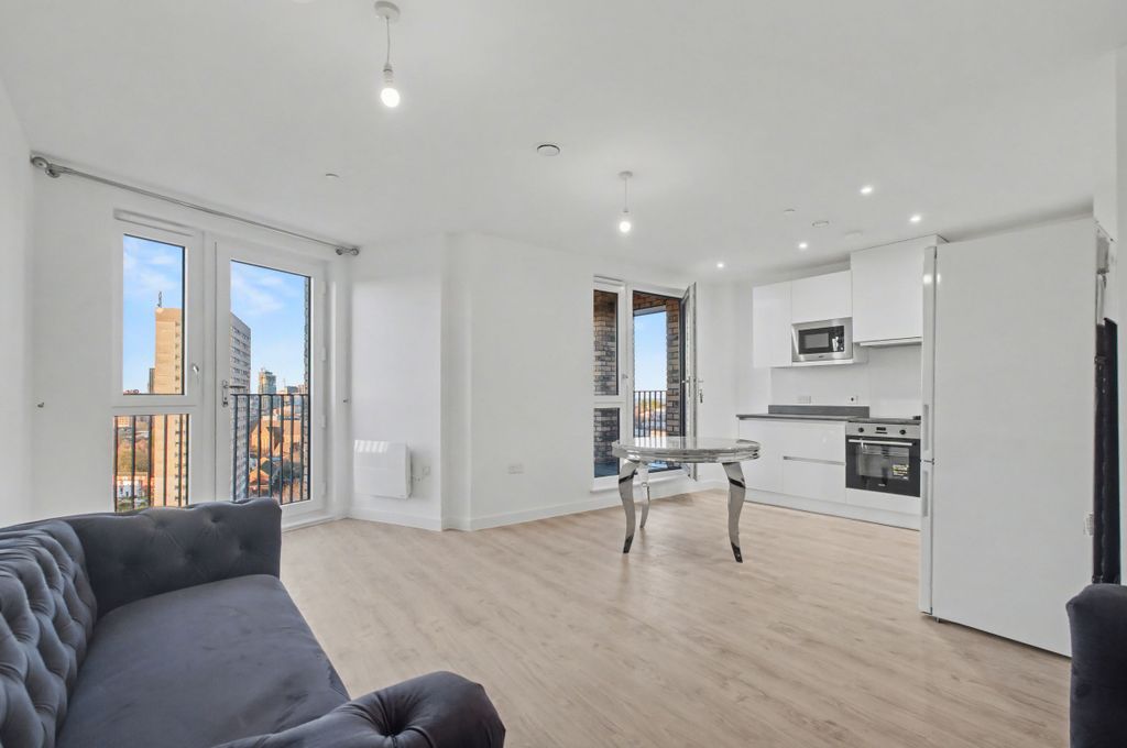 Property photo 1 of 32