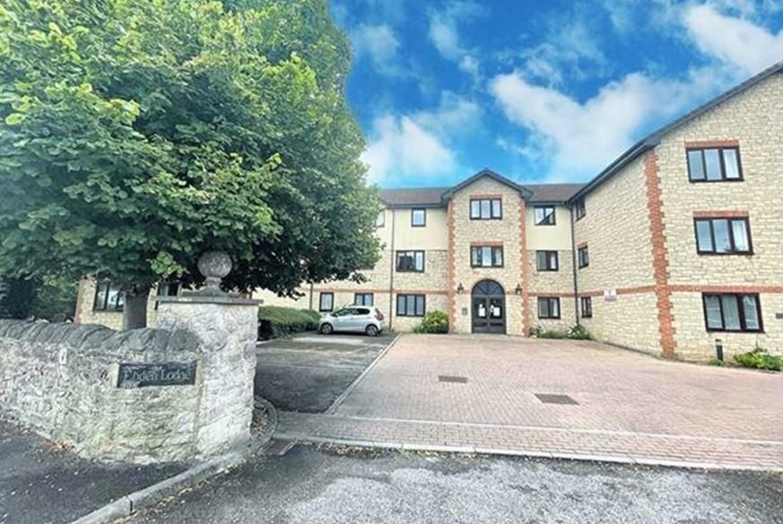 Property photo 1 of 9 Communal Entrance