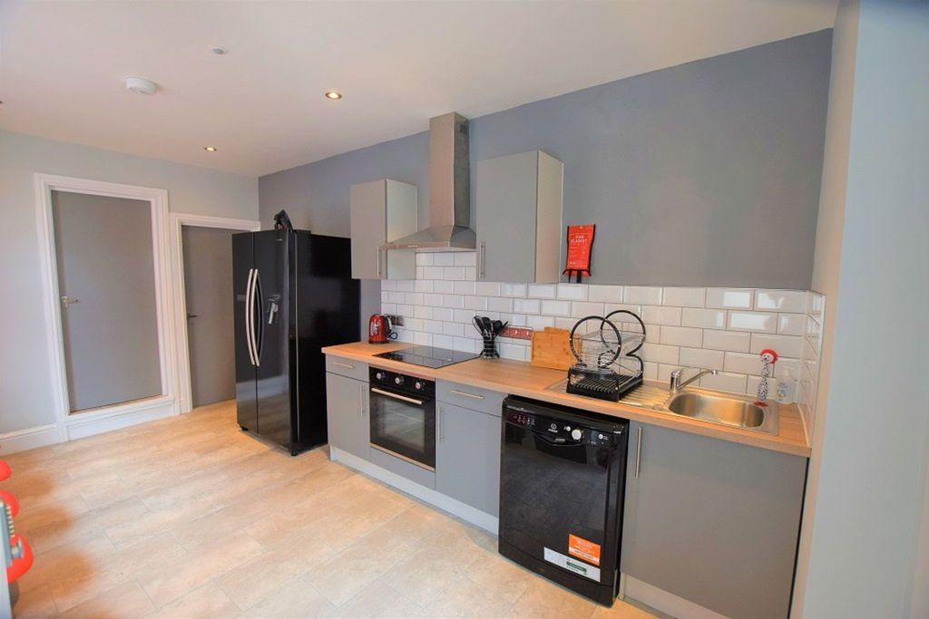 Property photo 2 of 5 Communal Kitchen / Diner