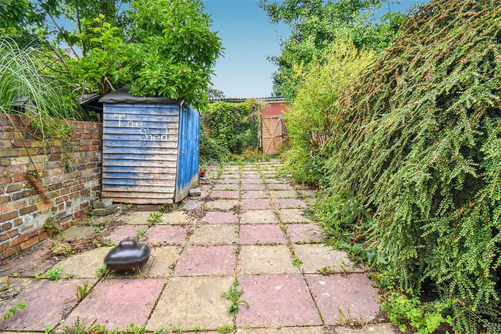 Property photo 2 of 8