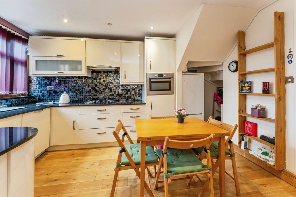 Property photo 2 of 20 Kitchen