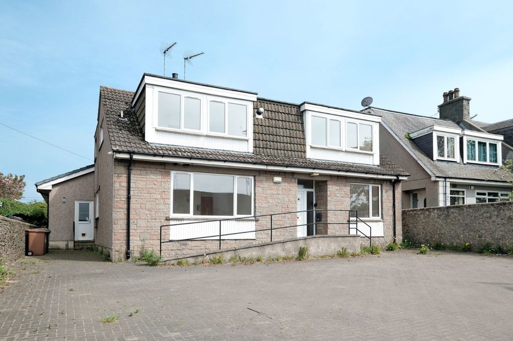 Property photo 1 of 18 1