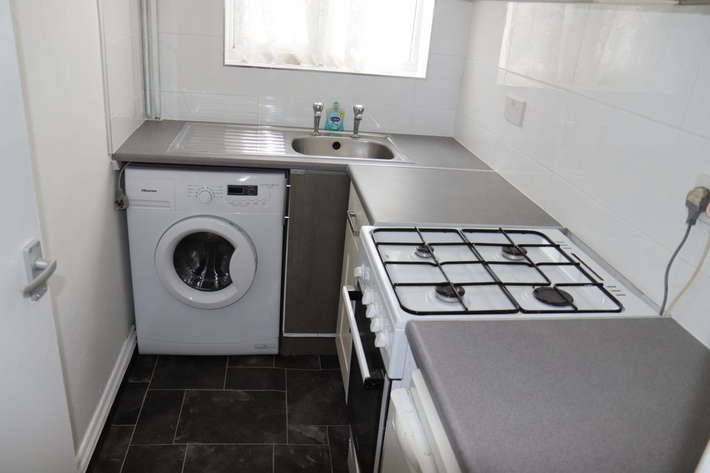 Property photo 1 of 3 Studio Flat For Rent