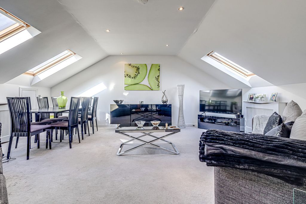 Property photo 1 of 25