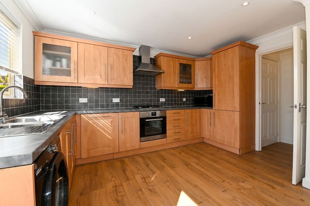 Property photo 3 of 24