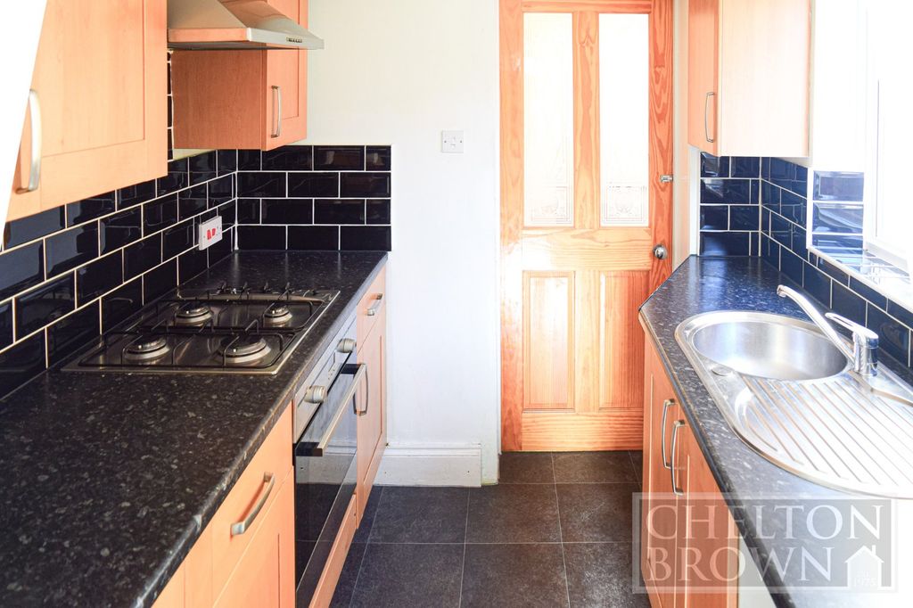 Property photo 2 of 7 Kitchen