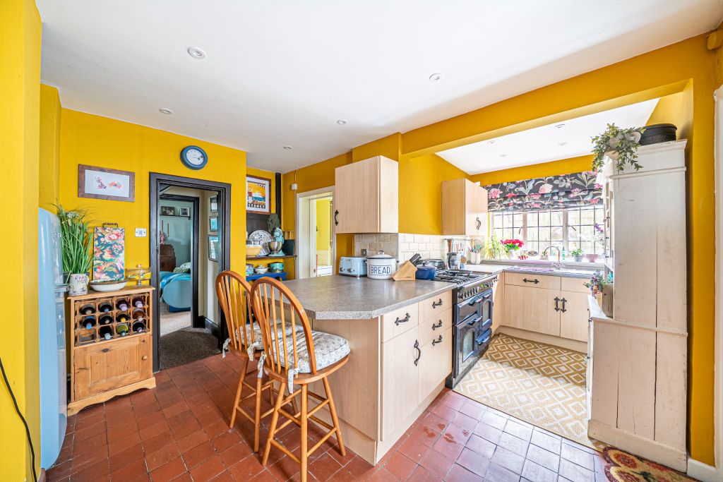 Property photo 2 of 27