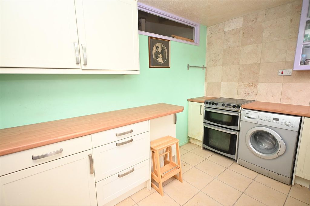 Property photo 2 of 19 Kitchen