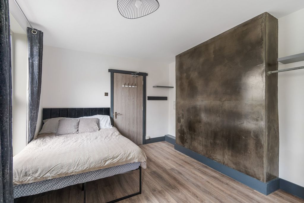 Property photo 2 of 9 0015