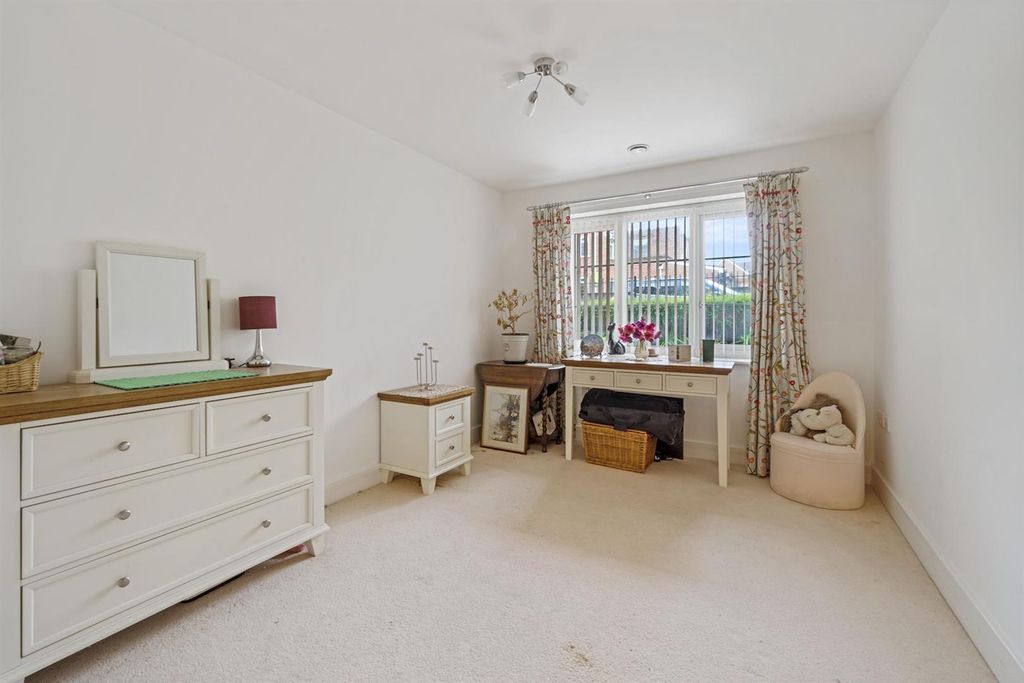 Property photo 2 of 16 08-Mcs-11 Clarence Court-1 (35)-Medium.Jpg