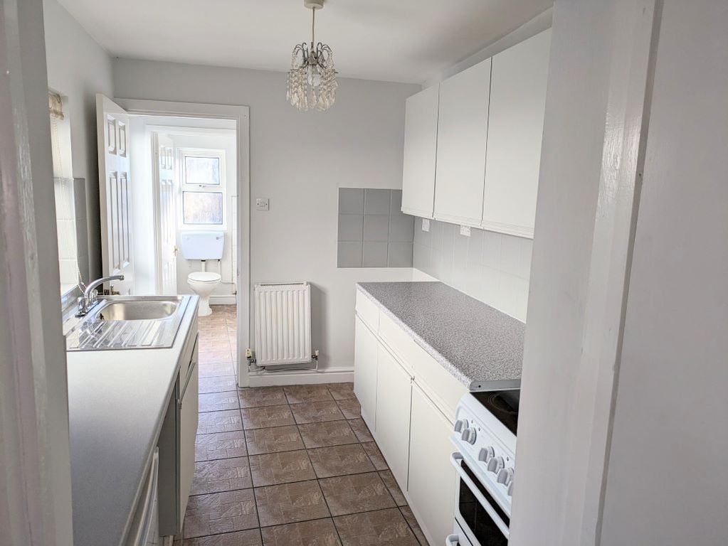 Property photo 3 of 7 Kitchen