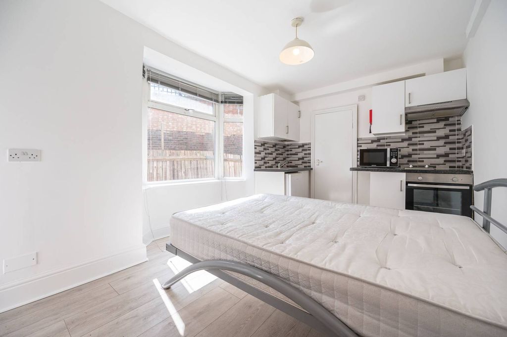 Property photo 1 of 8