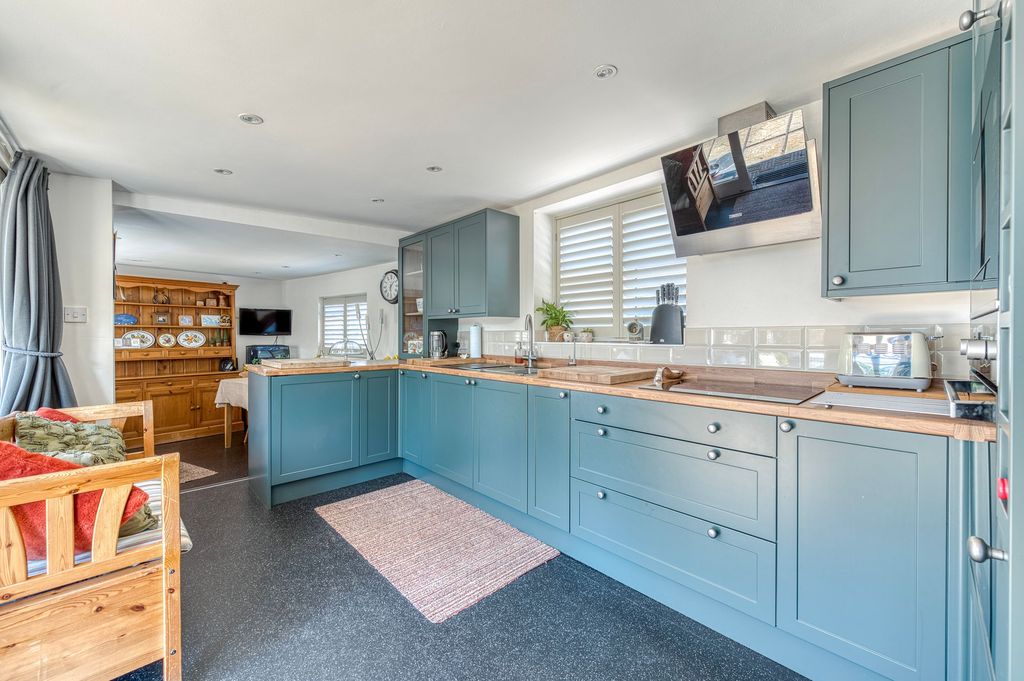 Property photo 2 of 29