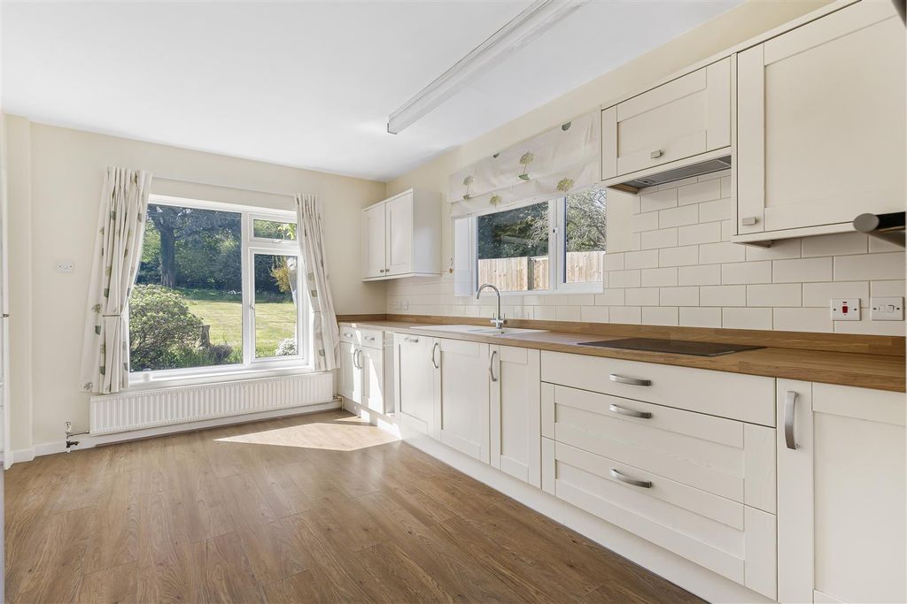 Property photo 3 of 30 Kitchen