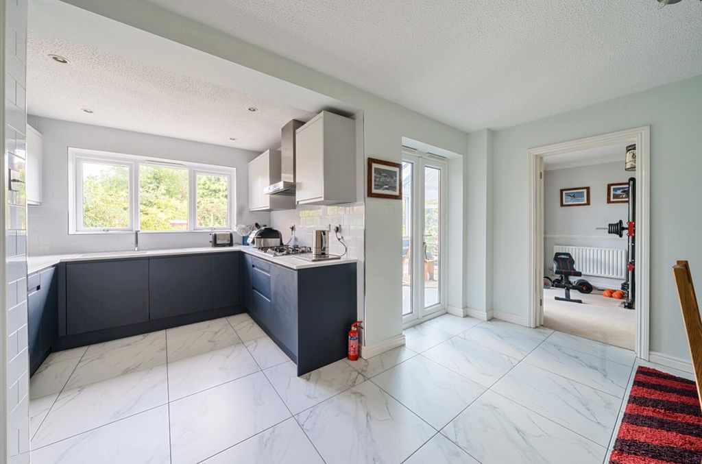 Property photo 2 of 27 1313161-14-685A64c2Af565