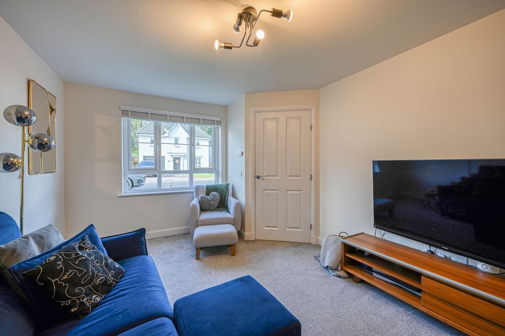 Property photo 2 of 26