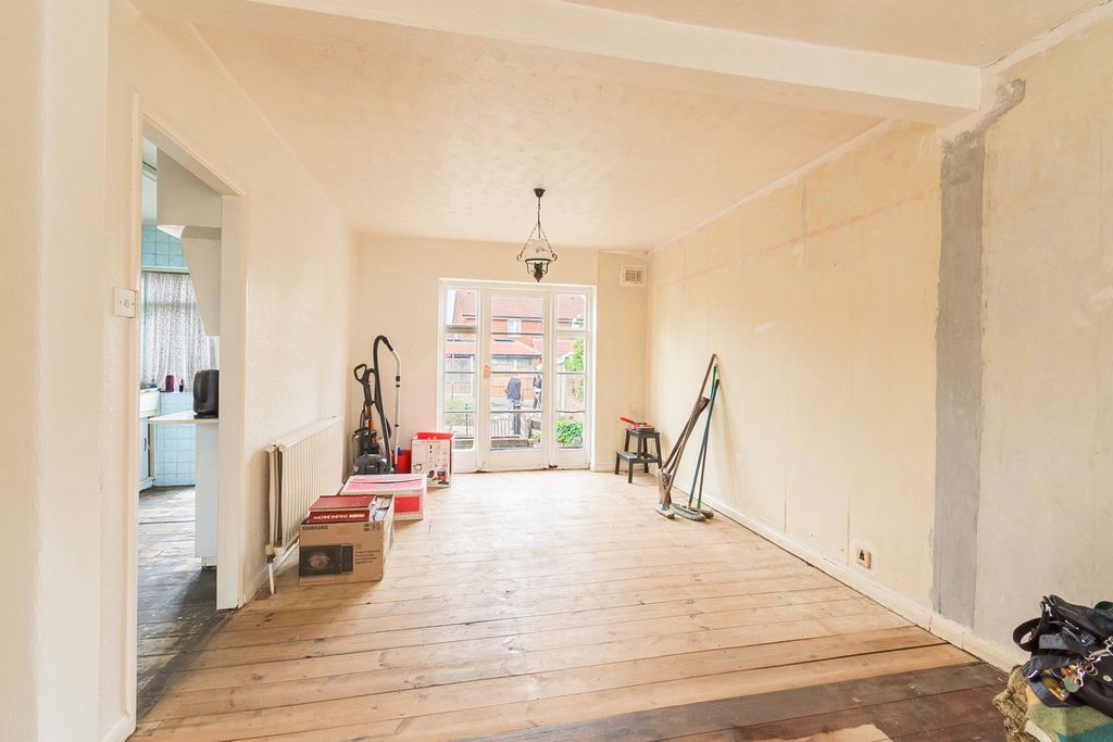 Property photo 2 of 21
