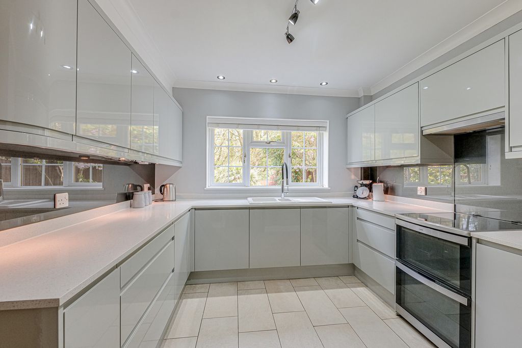 Property photo 2 of 22