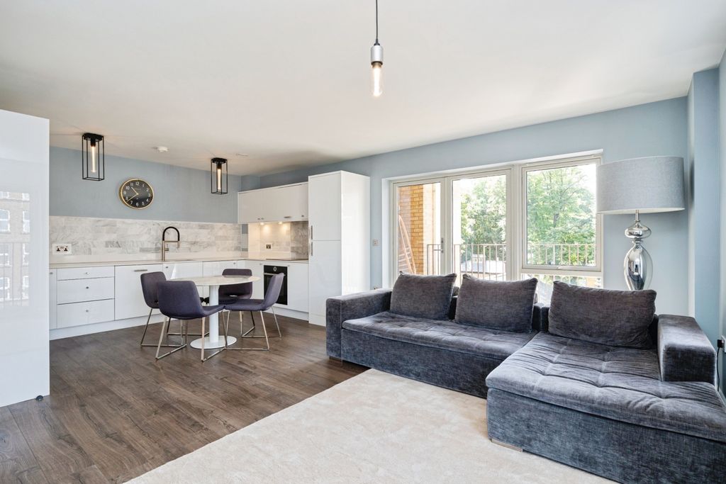 Property photo 2 of 20 Flat204Longbowapartments71Stclementsavenuelondone34Xz-3