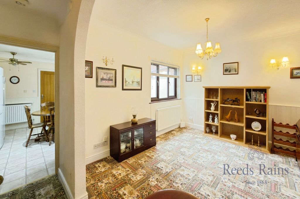 Property photo 3 of 13 Dining Room