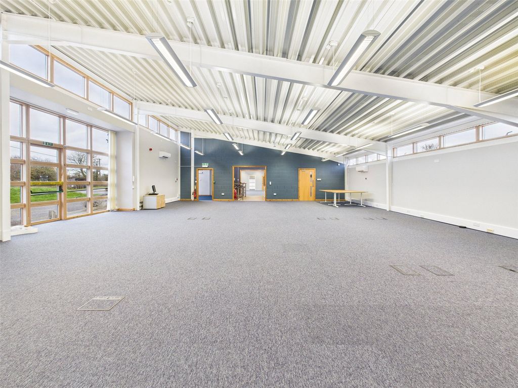 Property photo 2 of 28 Picture No. 61