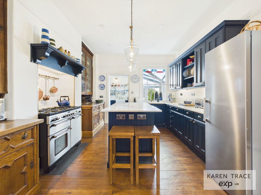 Property photo 2 of 26