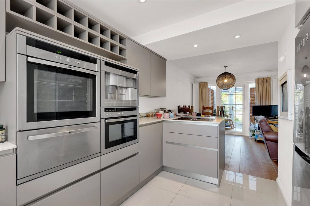 Property photo 3 of 12 Kitchen