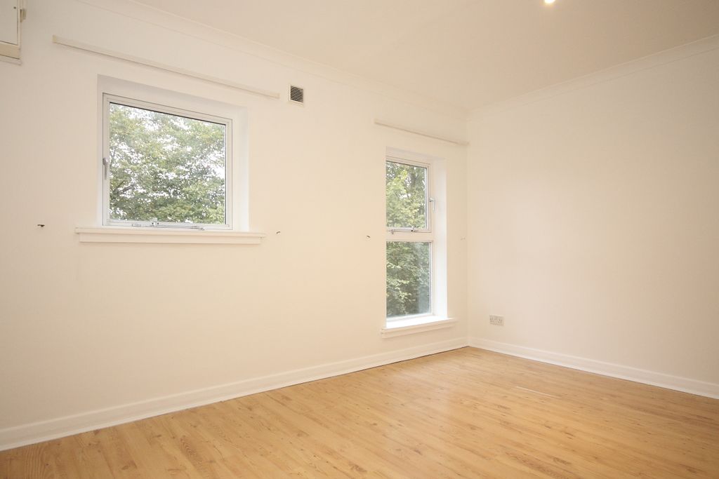 Property photo 2 of 5 Living Room