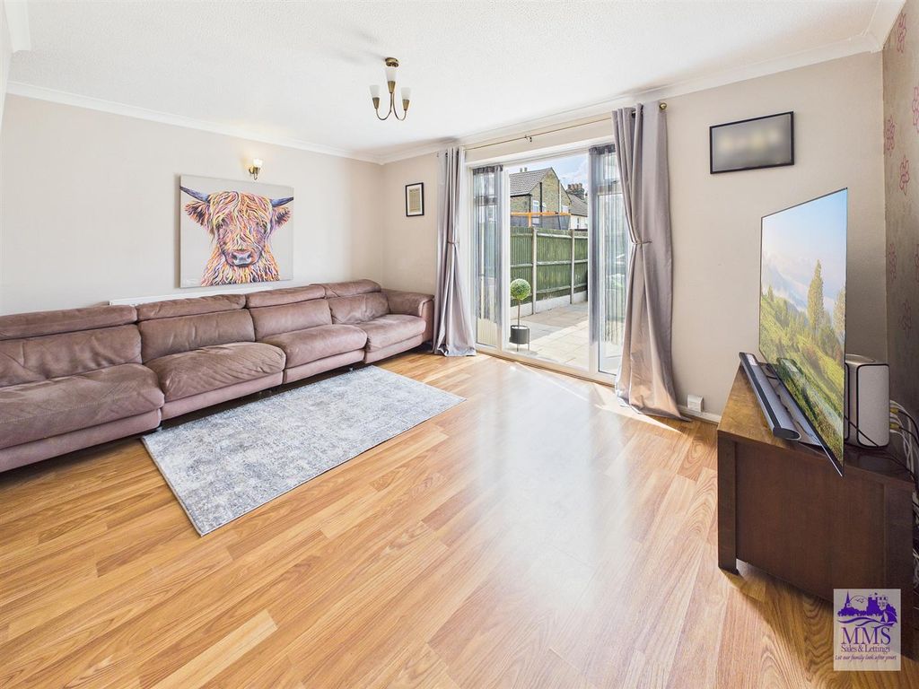 Property photo 3 of 23 Cam04098G0-Pr0257-Still009.Jpg