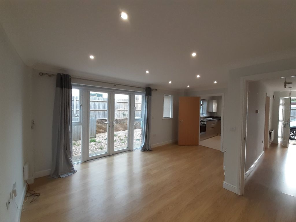 Property photo 3 of 12 4806032