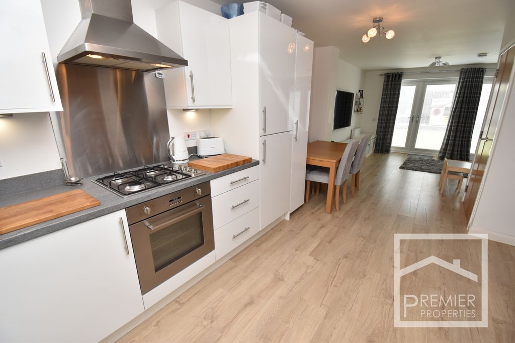 Property photo 3 of 19 Kitchen Dining Area