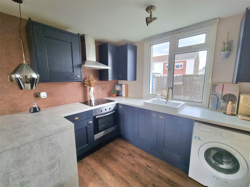 Property photo 1 of 14 Kitchen