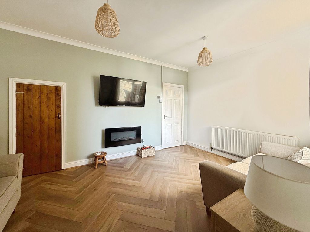 Property photo 3 of 25