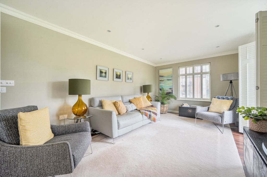 Property photo 2 of 19 1375630-14-690dc6...