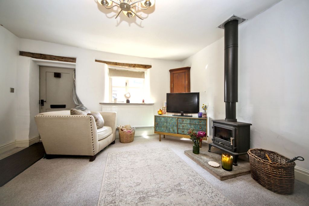 Property photo 2 of 22