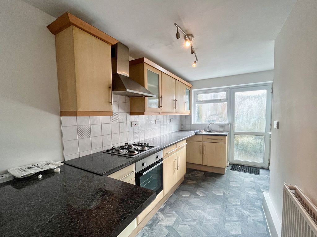 Property photo 2 of 20