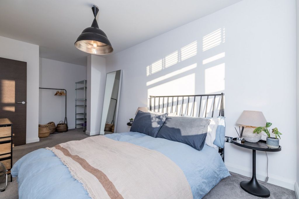 Property photo 2 of 13 Bedr