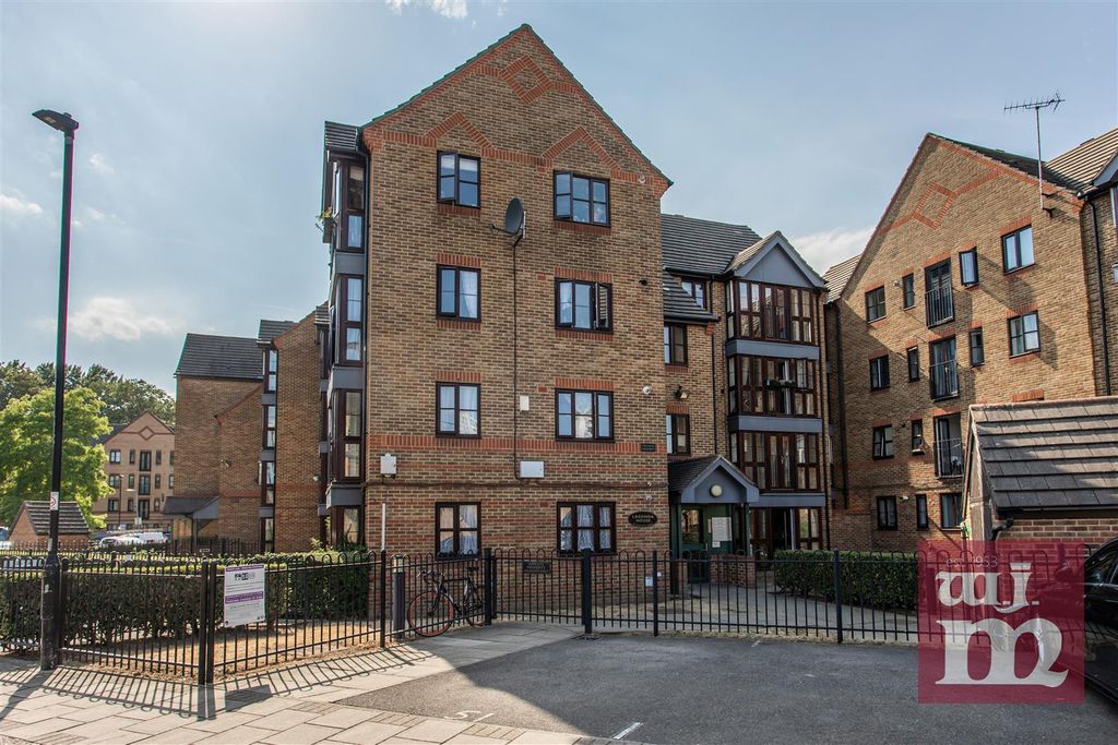 Property photo 1 of 10 Lagonda House