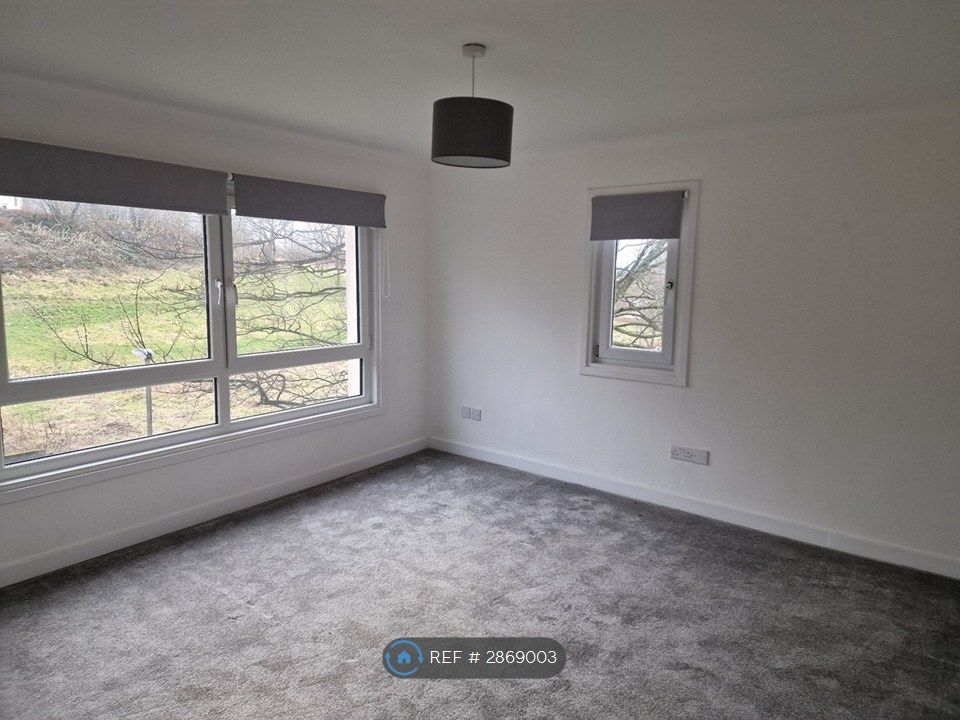 Property photo 1 of 17 Livingroom