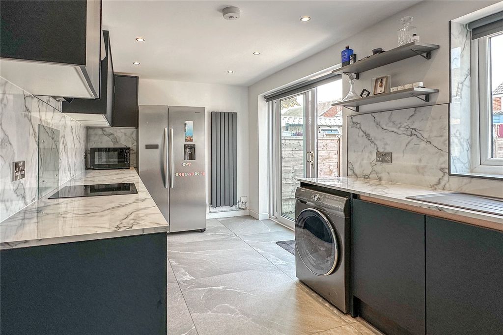 Property photo 2 of 20 Kitchen