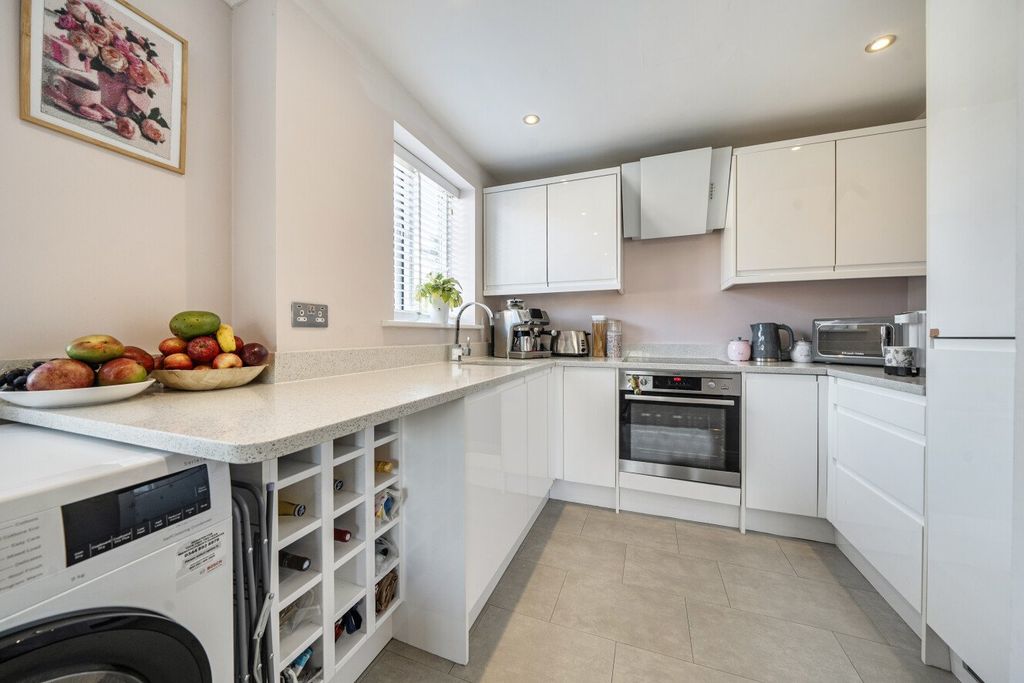 Property photo 2 of 24 Picture No. 11